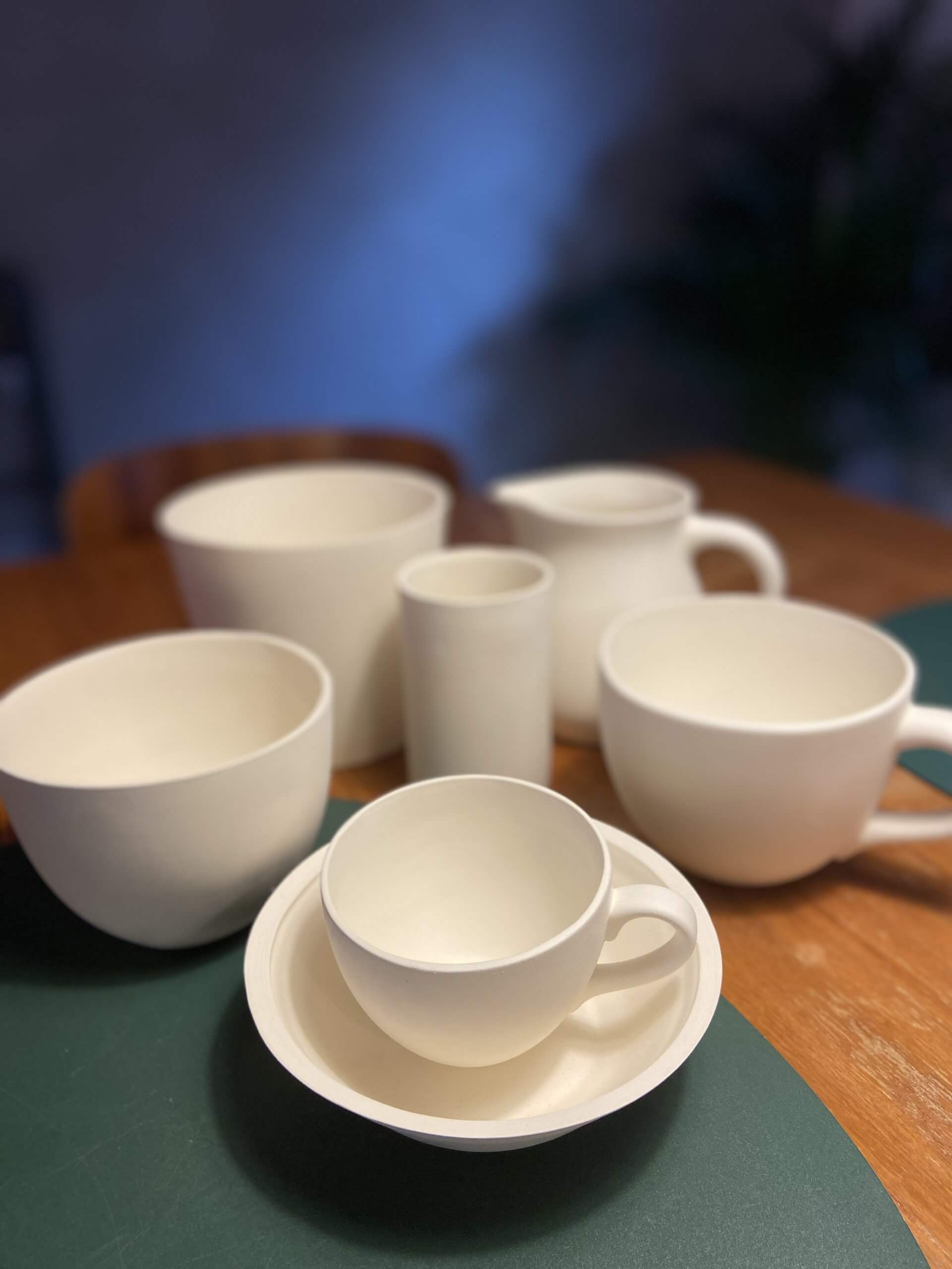 Et arrangement kan f.eks. bestå af mal-selv keramik hvor der kan tilkøbes kaffe/the/vand og hjemmebagt kage ... mal-selv holstebro LER by Skovgaard